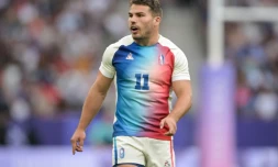 Le Français Antoine Dupont contre l'Uruguay lors du tournoi olympique de rugby à VII, le 24 juillet 2024 au Stade de France