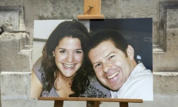 Le policier Jean-Baptiste Salvaing et sa compagne Jessica Schneider dans une photo exposée au ministère de l'Intérieur à Paris le 15 juin 2016