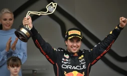 La joie du Mexicain Sergio Perez (Red Bull), vainqueur du Grand Prix de Monaco de Formule 1, sous les yeux de la Princesse Charlene de Monaco, le 29 mai 2022