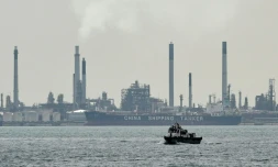 Un pétrolier à quai près de la raffinerie de l'île de Bukom, au large de Singapour, le 18 janvier 2016