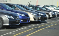 Des voitures neuves dans une usine Toyota à Melbourne le 10 février 2014