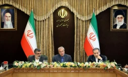 De g. à d.: le porte-parole de l'Organisation pour l'énergie atomique iranienne, Behrouz Kamalvandi, le porte-parole du gouvernement iranien, Ali Rabiei, et le ministre-adjoint des Affaires étrangÚres, Abbas Araghchi, en conférence de presse à Téhéran, le 7 juillet 2019