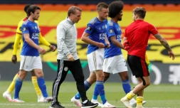 L'entraîneur de Leicester City Brendan Rodgers pas satisfait de se faire rejoindre in extremis sur le terrain de Watford au nord de Londres, le 20 juin 2020