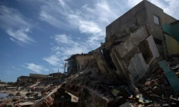 Les ruines d'une maison détruite par l'avancée de la mer, le 7 février 2022 sur la plage d'Atafona, au Brésil