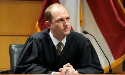 Le juge Scott McAfee au palais de justice du comté de Fulton, le 27 février 2024, à Atlanta, en Géorgie