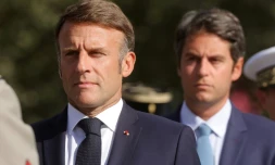 Le président Emmanuel Macron (à gauche) et le Premier ministre démissionnaire Gabriel Attal le 25 août 2024 à Paris