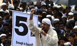 Des réfugiés Rohingyas manifestent dans un camp de réfugiés à Ukhia, au Bangladesh, le 25 août 2022