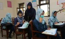 Une classe dans la première école publique transgenre au Pakistan, le 8 juillet 2021 à Multan
