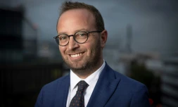 Arthur Dreyfuss, PDG d'Altice France, maison-mère de SFR, pose le 25 septembre 2025 à Paris 