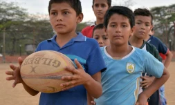 De jeunes Colombiens lors d'un entraînement de rugby à Cucuta le 7 octobre 2015