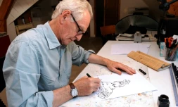 René Pétillon, lors d'une séance de dédicace à Nevez (Finistère) le 30 septembre 2013