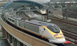 Le trafic a été suspendu vers 15H00 (heure de Paris) et pourrait reprendre "vers 19 heures", a indiqué une porte-parole d'Eurotunnel