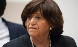 Angela Orosz-Richt assiste au procÚs de Oskar Gröning, ancien comptable d'Auschwitz, au tribunal de Lueneburg, dans le nord de l'Allemagne, le 26 mai 2015