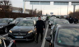 L'accès autoroutier à l'aéroport Charles de Gaulle bloqué le 16 décembre 2016 à Roissy par des chauffeurs VTC