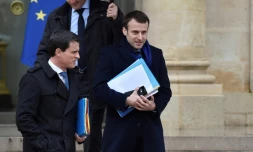 L'ancien Premier ministre Manuel Valls, et le président élu Emmanuel Macron, alors ministre de l'Économie, à Paris, le 9 mars 2016