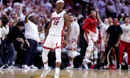 Jimmy Butler (#22), en fusion dans le dernier quart-temps, donne la victoire au Miami Heat dans le match 4 du premier tour des play-offs contre les Milwaukee Bucks, le 24 avril 2023 à Miami
