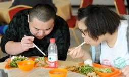 Des jeunes chinois dans un centre diététique le 11 novembre 2011 à Pekin