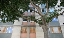 L'immeuble oĂč une jeune femme a Ă©tĂ© gravement blessĂ©e chez elle par des tirs Ă l'aveugle, dans le 10e arrondissement de Marseille, le 11 septembre 2023