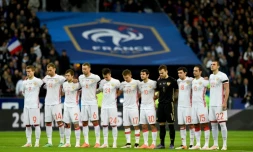 L'équipe de Russie lors de la minute de silence au Stade de France, le 29 mars 2016