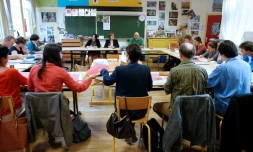 Des professeurs d'une école parisienne se réunissent le 1er septembre 2014 à l'aube de la rentrée des classes
