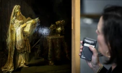 Un nouveau tableau du maître néerlandais Rembrandt, intitulé "Vision de Zacharie dans le temple", découvert au Rijksmuseum d'Amsterdam, le 2 mars 2026