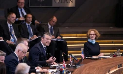 Le secrétaire américain à la Défense, Pete Hegseth, prend la parole lors d'une réunion des ministres de la Défense de l'Otan au siège de l'organisation, à Bruxelles, le 18 juin 2026
