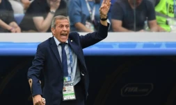 Le sélection de l'Uruguay Oscar Tabarez lors de la défaite face à la France en quarts de finale du Mondial le 6 juillet 2018