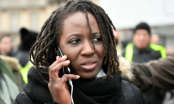 Pour Priscillia Ludosky (photographiée le 6 janvier 2019 à Paris), une des figures des "gilets jaunes", la ville de Bourges a été choisie afin de "démontrer notre unité au centre de la France"