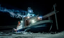 Le brise-glace Polarstern de l'institut allemand Alfred-Wegener dans l'océan Arctique, le 1er janvier 2020