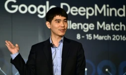 Lee Se-Dol, champion du monde du jeu de go, lors d'une conférence de presse le 8 mars 2016 avant le Google DeepMind Challenge Match à Séoul