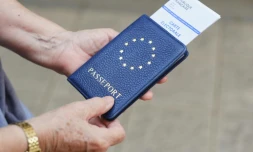 Un électeur dans un bureau de vote à Noumea, au dernier jours des élections européennes, le 9 juin 2024