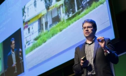 Eliot Higgins, fondateur de Bellingcat, en conférence à Utrecht aux Pays-Bas, le 27 mai 2016