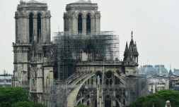 Vue de Notre-Dame et de l'échafaudage fondu, le 16 avril 2019