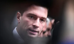 Le président du Rassemblement national Jordan Bardella lors d'une visite au salon de la défense Eurosatory à Villepinte (Seine-Saint-Denis), en banlieue parisienne le 19 juin 2024  