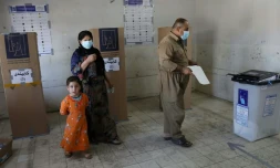 Des Kurdes irakiens votent lors des législatives anticipées, à Erbil, le 10 octobre 2021