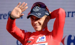 Remco Evenepoel sur le podium de la Vuelta à l'arrivée de la 20e et avant-dernière étape, le 10 septembre 2022 à Puerto de Navacerrada