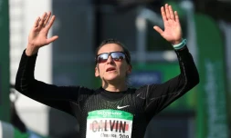 La Française Clémence Calvin à l'arrivée du marathon de Paris, aprÚs avoir battu le record de France, le 14 avril 2019