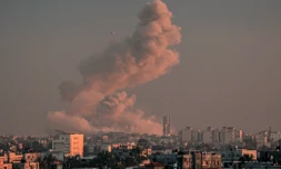 Bombardements israéliens sur Khan Younès, dans le sud de la bande de Gaza, le 5 février 2024