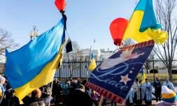 Des activistes pro-ukrainiens se rassemblent devant la Maison Blanche à Washington, le 6 février 2022