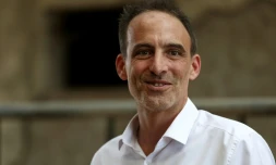 L'eurodéputé et patron de Place publique Raphaël Glucksmann le 14 juillet 2026 à Bruges, près de Bordeaux, dans le sud-ouest de la France
