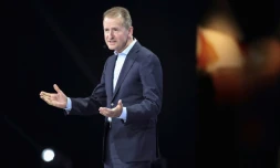 Herbert Diess, l'actuel responsable de la marque VW au sein du groupe et qui doit remplacer le PDG Matthias MĂŒller, prĂ©sente la 2019 Jetta au salon de l'automobile de DĂ©troit (Michigan), le 15 janvier 2018