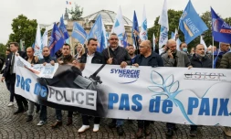 Manifestation de syndicats de police le 12 juin 2020 sur les Champs-Elysées à Paris