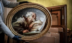 Un chef-d'oeuvre de Fragonard représentant un "Philosophe lisant", tombé dans l'oubli pendant 200 ans avant d'être récemment exhumé par un commissaire-priseur, a été vendu aux enchères le à 7,68 million d'euros à Epernay (Marne), le 26 juin