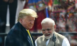 Le président américain Donald Trump (g) et le Premier ministre indien Narendra Modi à Motera, près d'Ahmedabad (Inde), le 24 février  2020