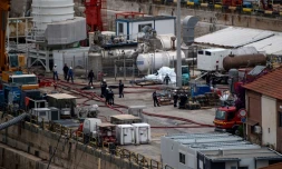 Intervention de marins et pompiers pour éteindre l'incendie à bord du sous-marin Perle, le 12 juin 2020 à Toulon