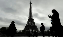 Une majorité de Français (53%) est opposée à l'installation obligatoire chez tous les détenteurs de téléphones portables d?une application permettant de les avertir s'ils ont été à proximité d'une personne infectée par le coronavirus, selon un sondage Ifop