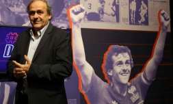 Michel Platini arrive pour recevoir une récompense en tant que "Légende du Sport", le 22 novembre 2019 au Musée National du Sport à Nice