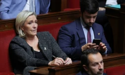 La présidente des députés Rassemblement national Marine Le Pen et les députés RN Jean-Philippe Tanguy et Sébastien Chenu à l'Assemblée nationale à Paris le 8 octobre 2024