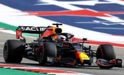 Max Verstappen au volant de sa Red Bull (RB16B) lors des qualifications du GP des Etats-UNis sur le circuit des Amériques à Austin, le 23 octobre 2021 