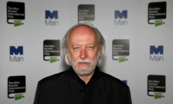 L'écrivain hongrois Laszlo Krasznahorkai, l'un des dix finalistes du prix Man Booker International 2015, au Victoria and Albert Museum de Londres, le 19 mai 2015